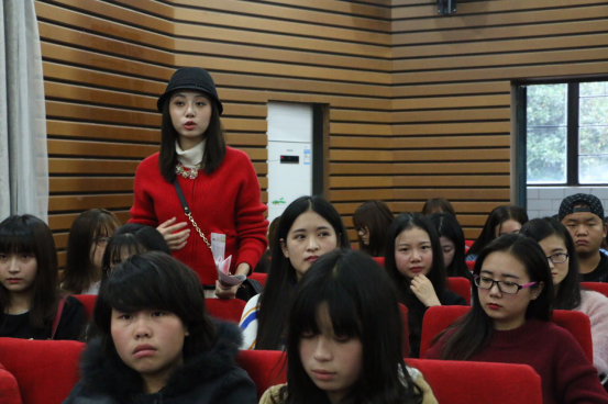 同学向段躍中博士提问